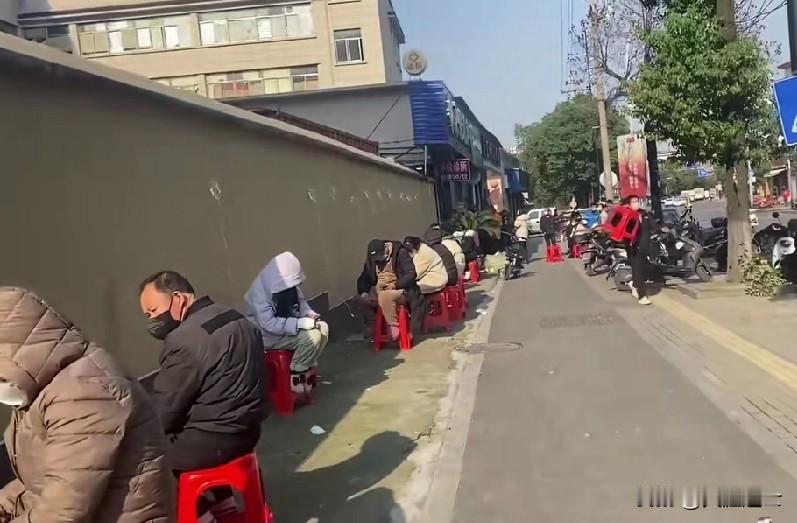 昨天我们这气温骤降10度，还下雪了，我也不幸地感染上甲流了，本来我这几天就在上火