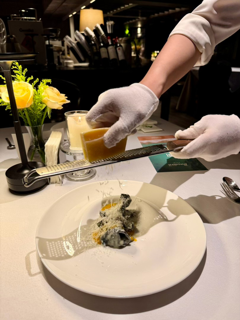 昆明BAROSSA LOUNGE｜和朋友小聚约在了强林高尔夫里的餐厅 落地窗的设