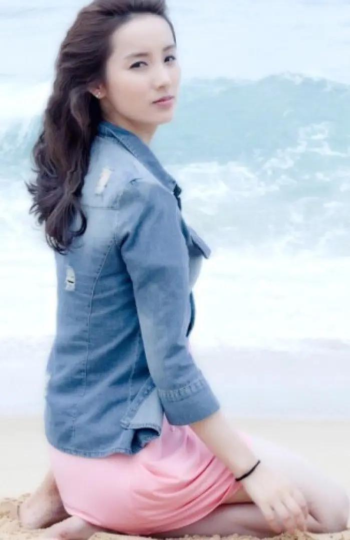 丈夫对吕一有多疼爱?
吕一是本人非常欣赏的女演员之一。
吕一婚和丈夫生活的特别幸