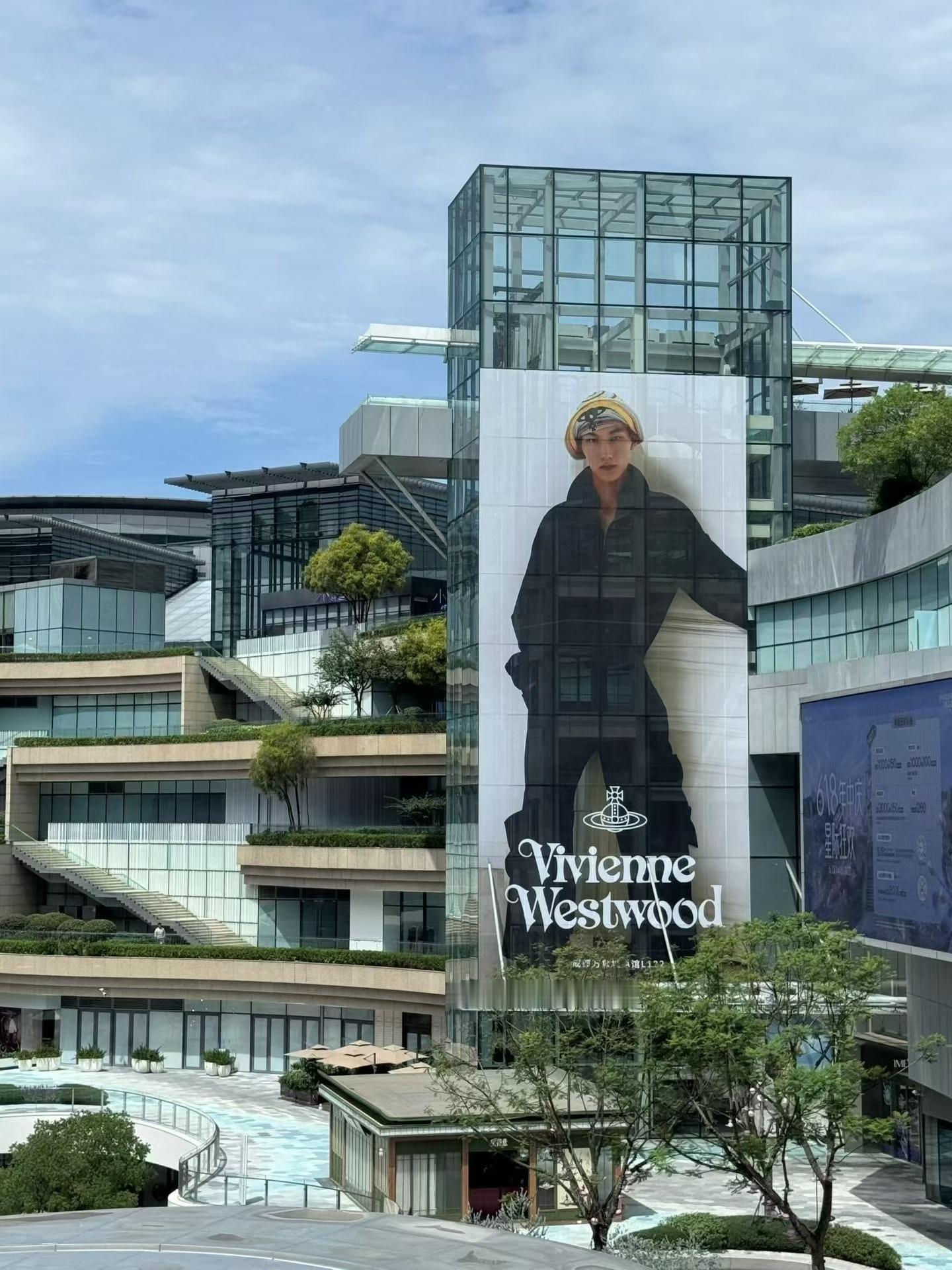 秋冬广告季开始！中国超模汪思全先下一城，出镜Vivienne Westwood秋