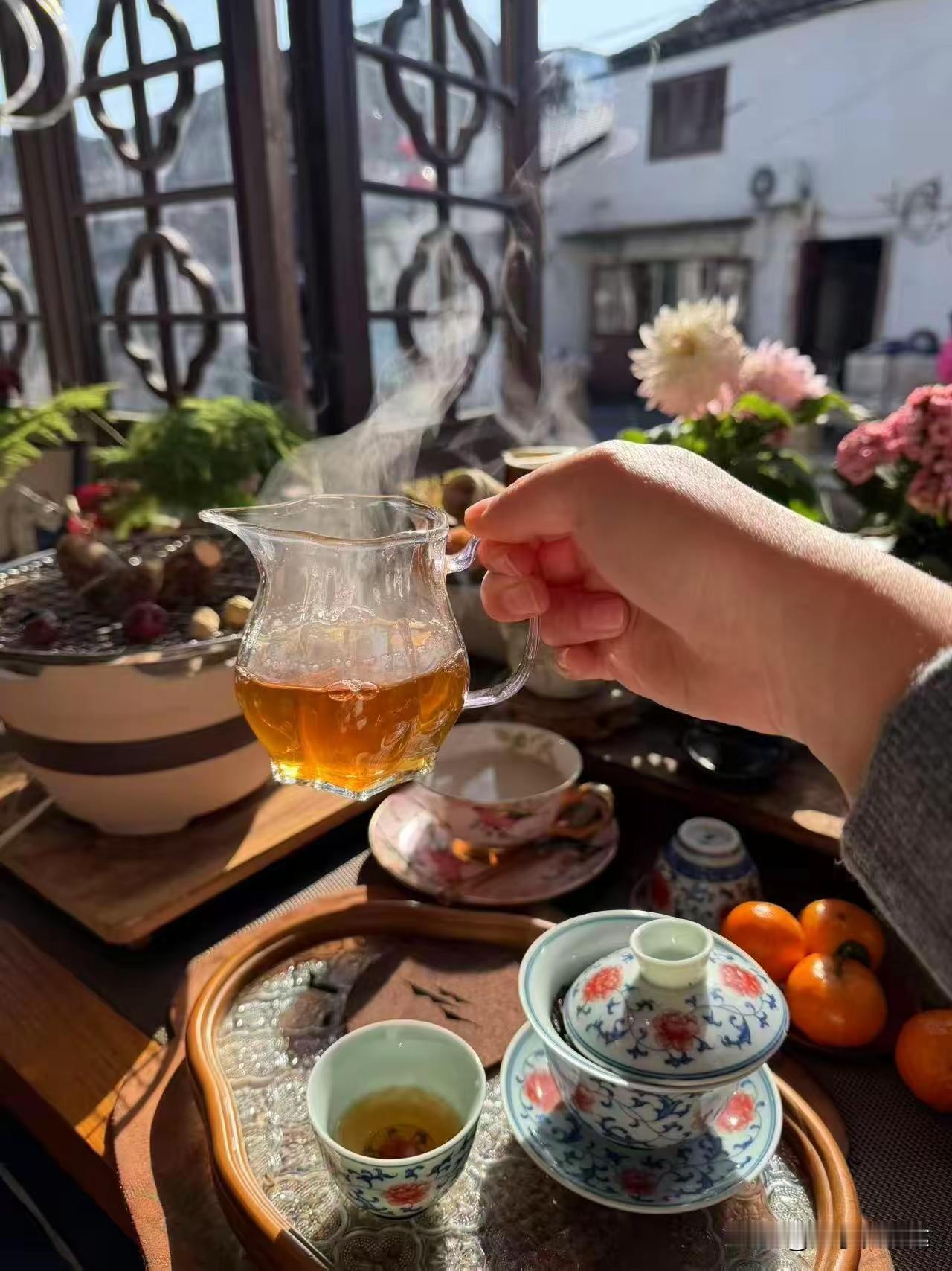 长期闲置的人，最先被消磨的是心气。无目的的清闲，会把细碎焦虑无限放大，让人困在自