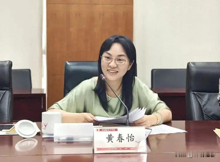 长相甜美，年轻有为，才48岁的年龄，这名女厅级干部咋就翻车了？仅看照片谁也不会想