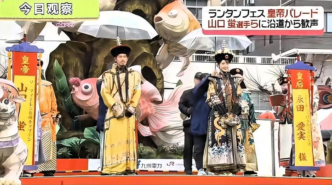 日本人春节特意扮演满清皇帝出巡，真是对大清念念不忘啊！
 
偏偏选在春节穿龙袍搞