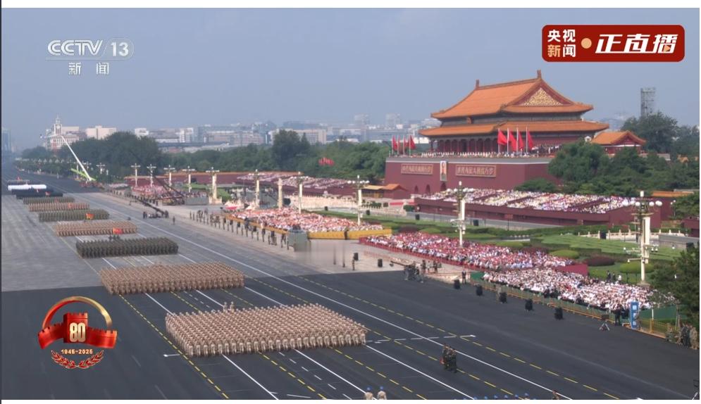 第一批复制粘贴照来了中国排面怎么截图都是一个帅 今天上班的内容是集体观看阅兵！真