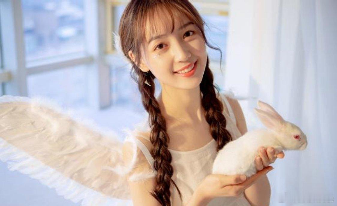 秦牛正威转行开酒馆秦牛正威杭州开酒馆成新晋打卡地，主打精酿与特色下酒菜，细节藏巨