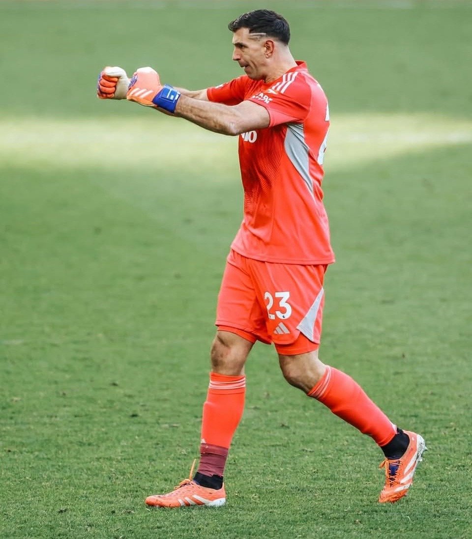 英超第20轮阿斯顿维拉3比1诺丁汉森林 。主场拿下三分，迪布很兴奋🔥本场过后，