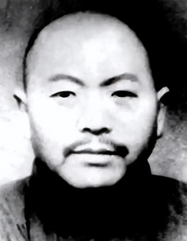 抗战时期，儿子当汉奸，母亲羞愧自尽，2014年儿子被葬入烈士陵园。1940年，湖