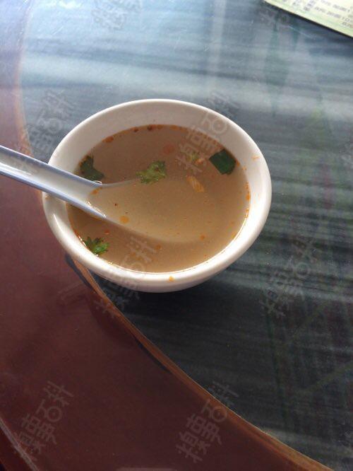 昨晚同事的孩子满月酒宴上，我发现了领导鲜为人知的秘密。
昨天周末，同事小周安排孩