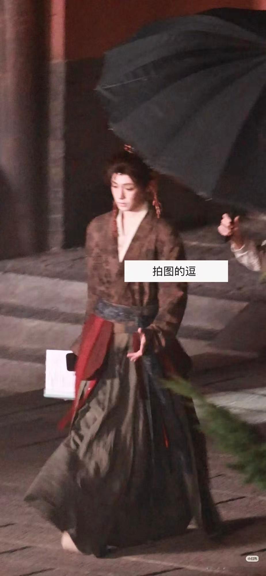 好异域啊 怎么偷穿杨无间衣服 ​​​