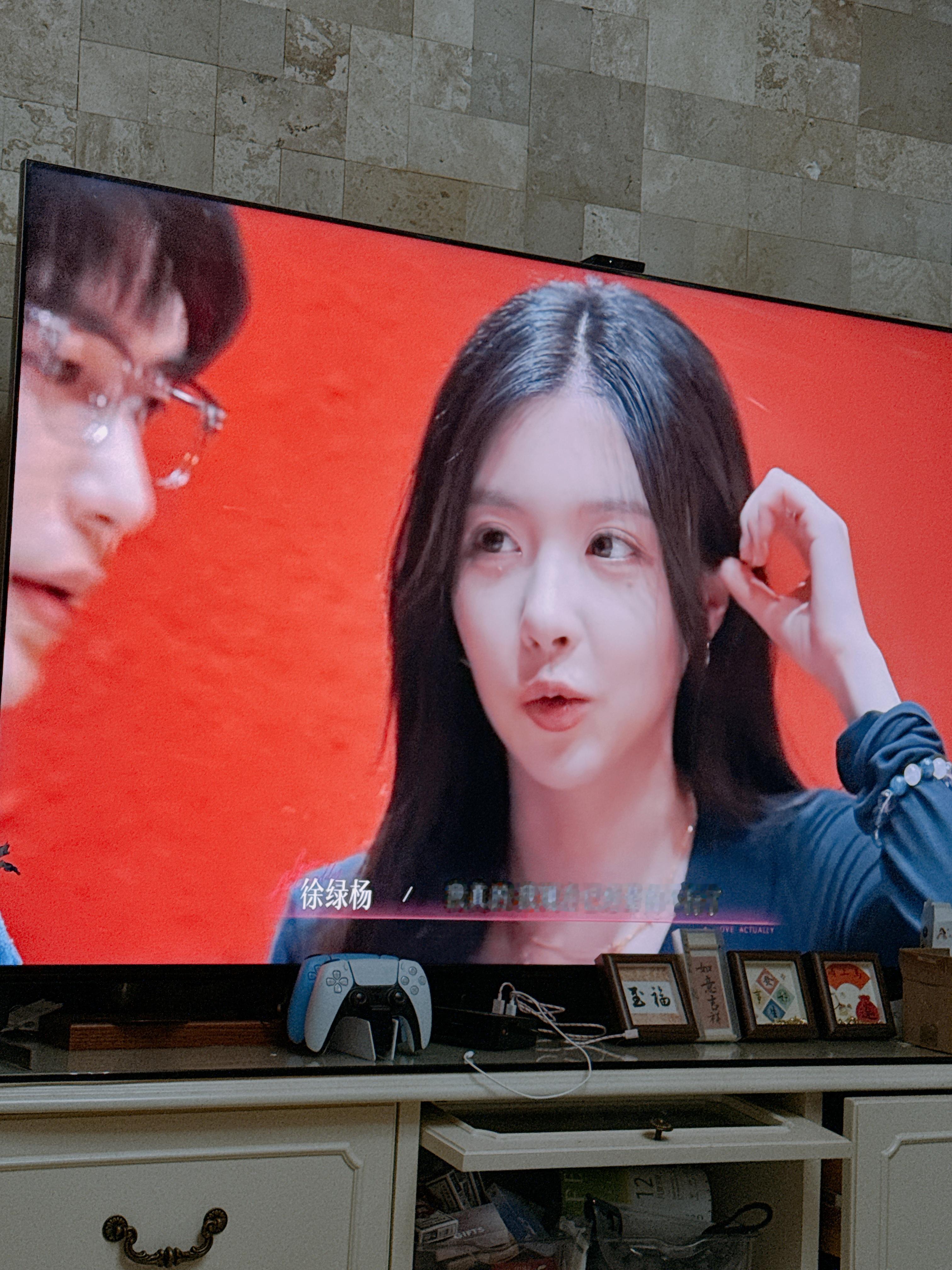 回家第一件事情就是打开恋综追起来！！！周柳都官宣了过程我还没追到！！现在必须把之