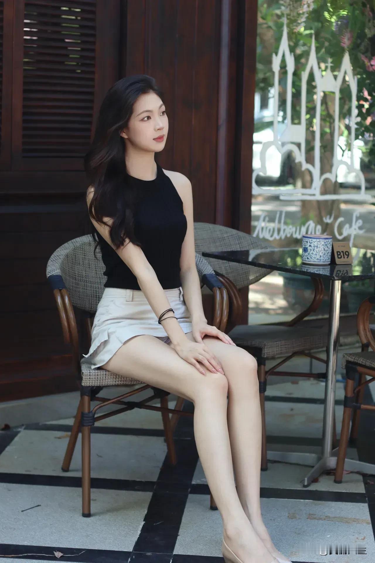 面见大千，
缉拿山水归案