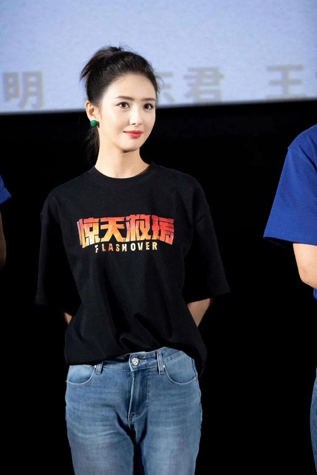 分手后也要互相扶持！陈思诚现身前妻佟丽娅电影活动，称“能来的都是亲人”，甜呼女方