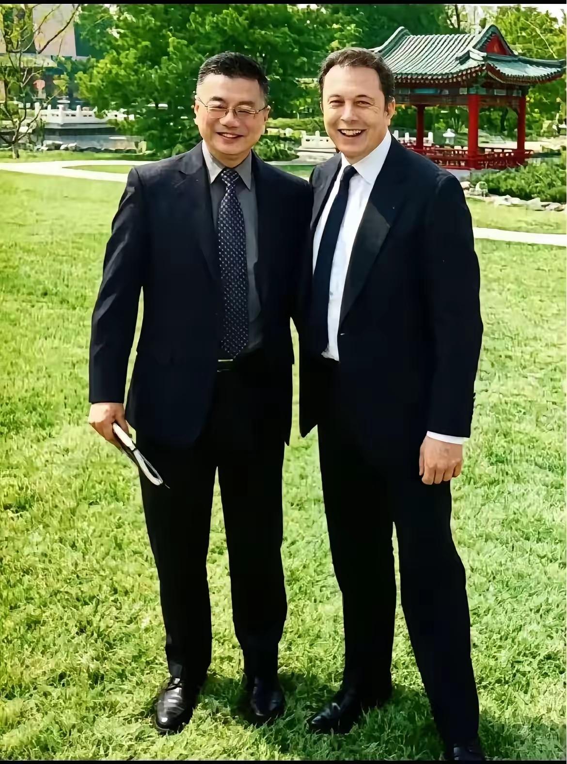 一辈子的好兄弟！
 
马斯克的中国上海同学，
任宇翔，上海四校生，华师大二附中，