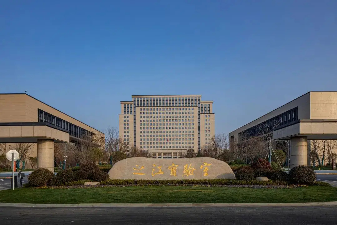 今天应邀参加之江实验室一位科学家的茶座会。有时间想到西湖大学看看老朋友，我的老朋