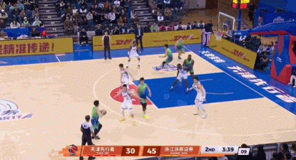 CBA大基本功！胡金秋15中13超高效砍下32分5板2助2断 