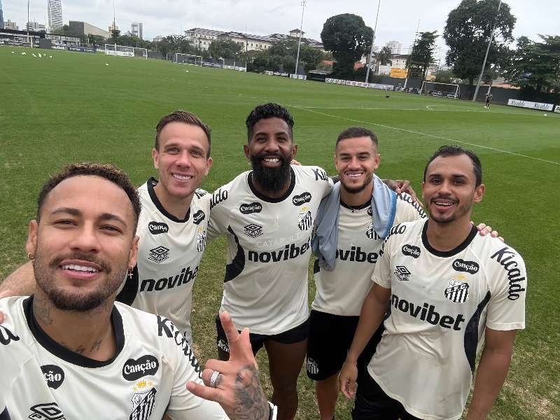 neymar[超话] 自拍合影🤳内马尔 ​​​