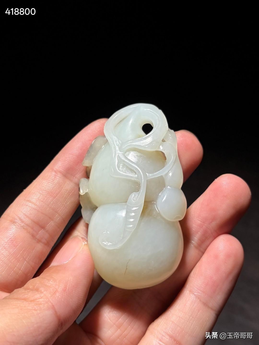 清和田玉籽料福禄葫芦
尺寸6×3.5×2.2厘米