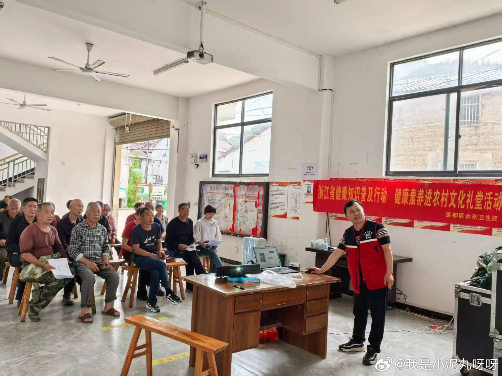 丽水莲都摩托医生戴小龙坚守基层37年3月12日，由省委宣传部、省卫生健康委联合主