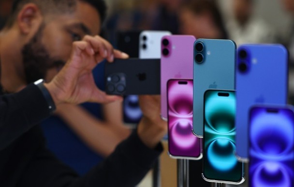 印度政府要求苹果、三星、小米等手机制造商在设备中预装一款网络安全应用，以追踪丢失