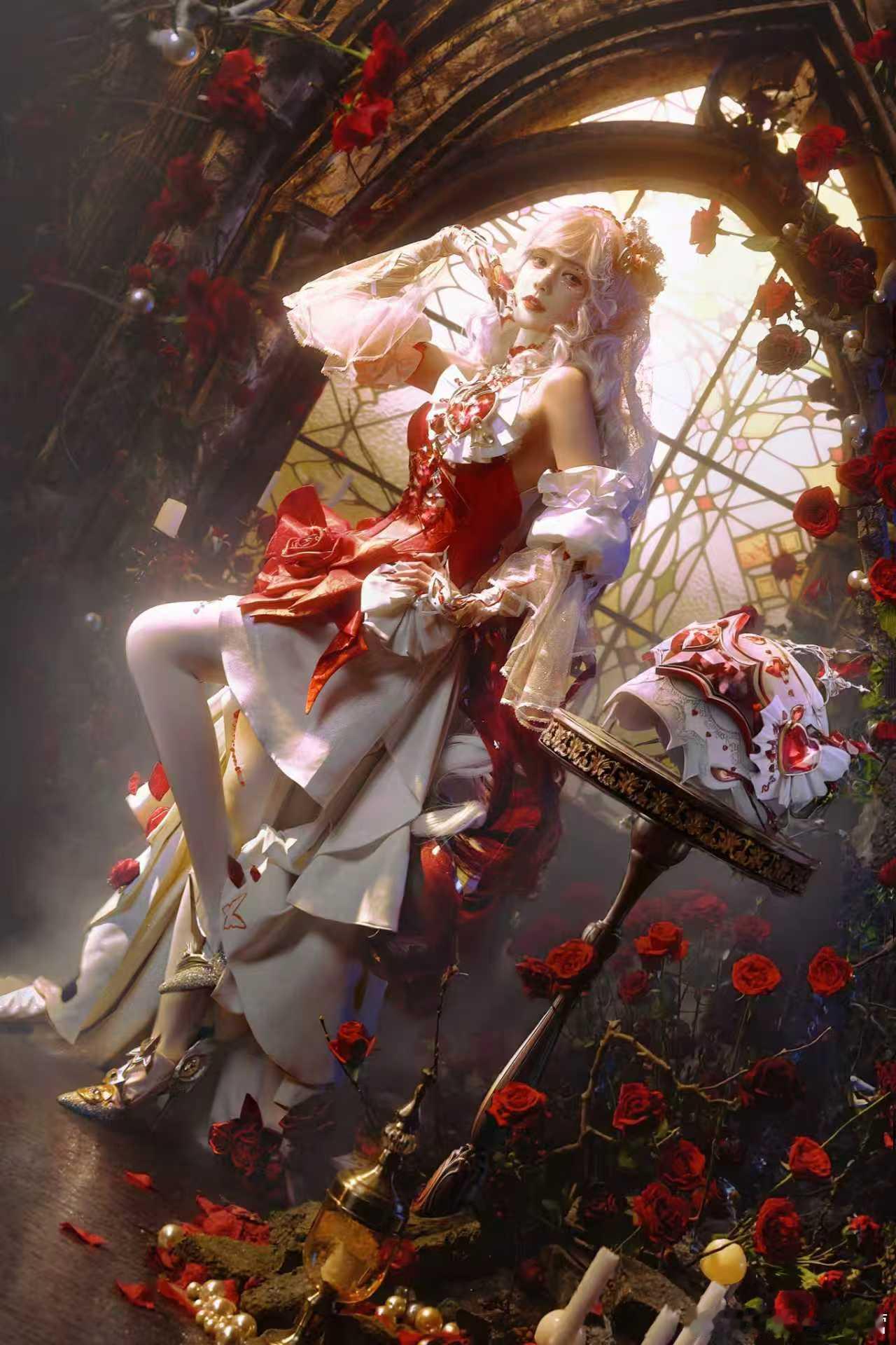 李一桐狩猎吸血鬼造型李一桐病娇玫瑰钓我作为一个热衷于收集皮肤的玩家，这8个月女皮