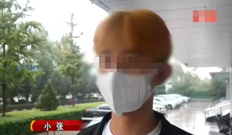 “这不坑爹吗！”2021年，山西一小伙在拼夕夕上看上了一款摩托车跑车，看着这么便