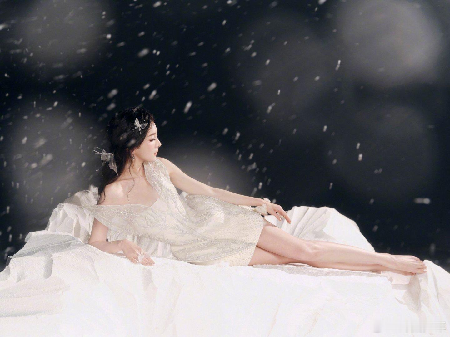 杨幂冰雪女王具象化杨幂精灵公主造型被杨幂这组造型狠狠戳中审美！既有精灵公主的娇俏