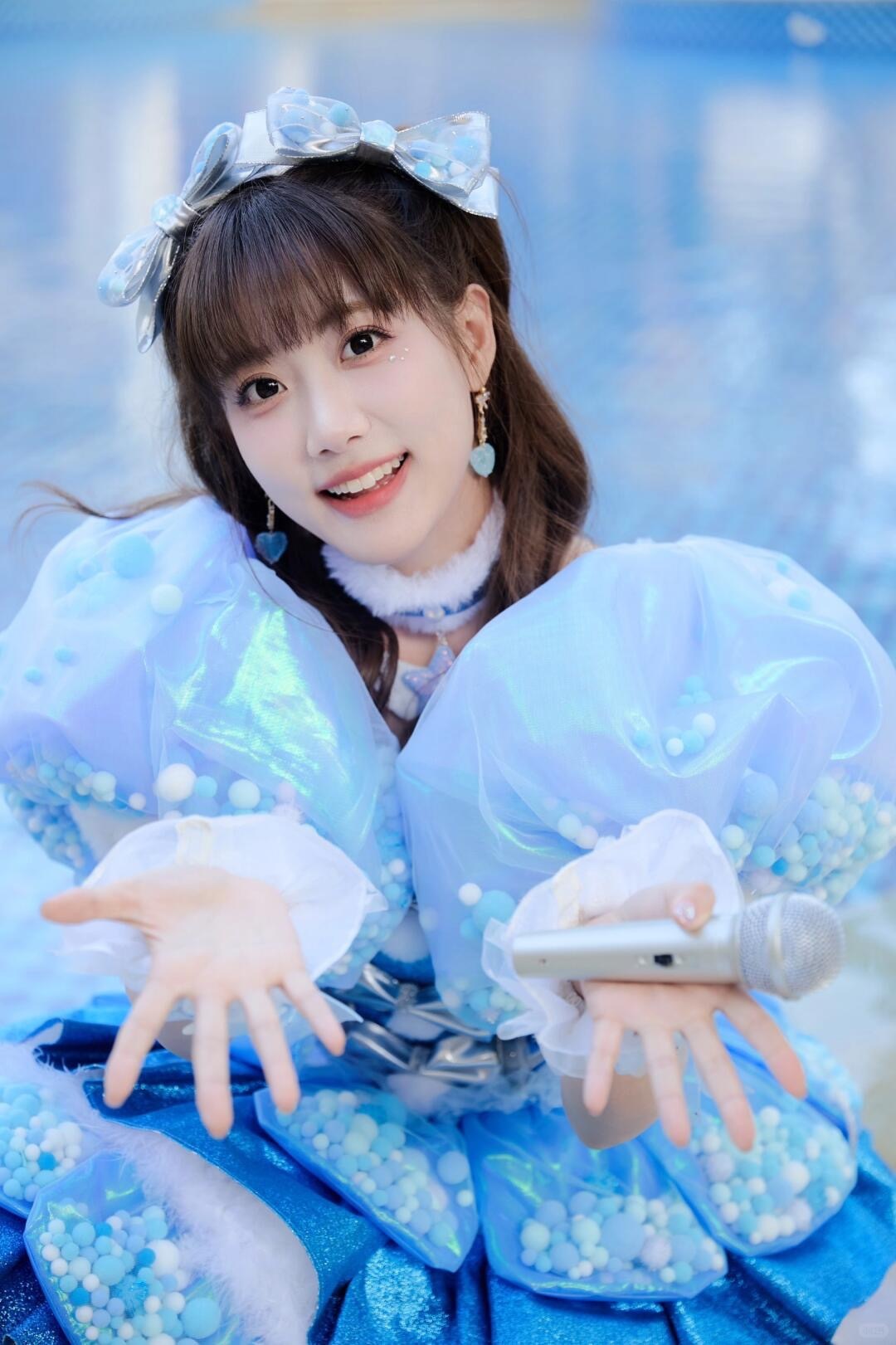 李艺彤孙芮段艺璇重聚 ✨ 李艺彤带着snh48合体团建了关注流大会这波官宣直接炸
