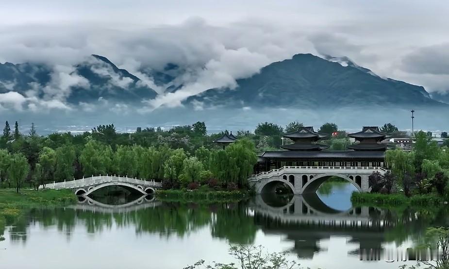 在县域这个“乡土中国”的基层缩影里，“权、利、法、理、情”并非抽象概念，而是交织