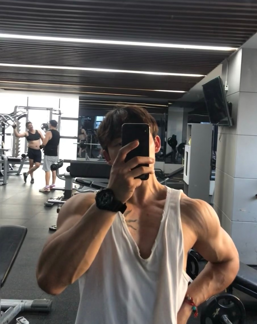 拉丝拉丝健身张宏涛