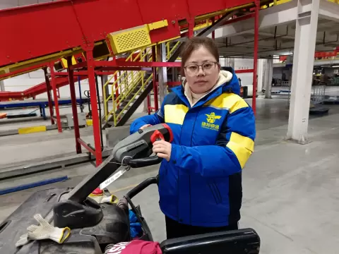 德邦快递里的“她力量”：在奔忙物流链路上书写专业与坚守