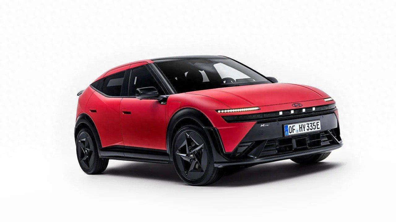 小钢炮要靠现代复兴了
现代IONIQ 3发布了。
依然源自E-GMP纯电平台，纯