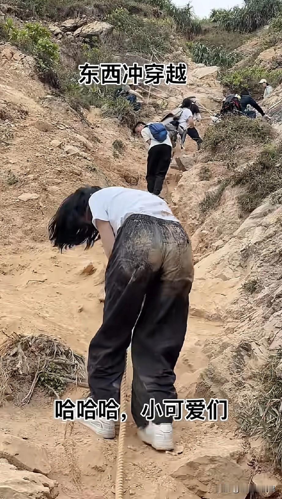 这位小姐姐徒步深圳东西冲就成这个样子了，看来不适合玩户外。
能把自己搞成这么狼狈
