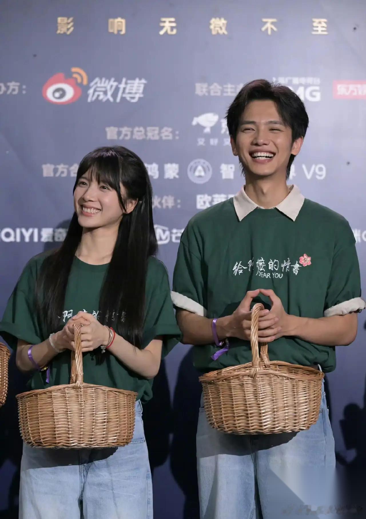 叶童是真的欣赏李思潼和王彦桐 她和倪萍都说了同一番话 那就是希望，两人好好守住自