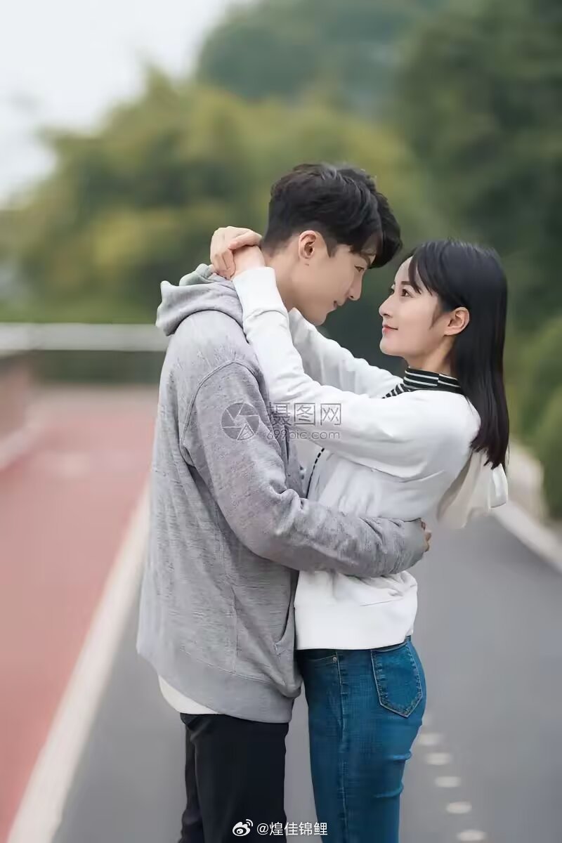 灵魂伴侣相遇的表现灵魂伴侣的相遇，往往伴随着强烈的情感共鸣、深度的精神契合以及自