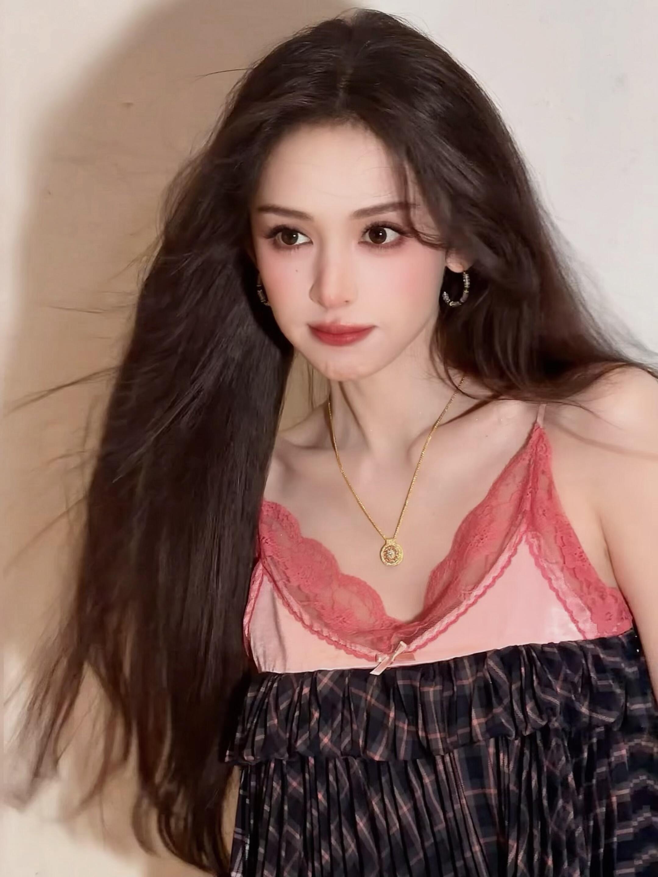 娜扎自拍 简直美颜暴击啊！