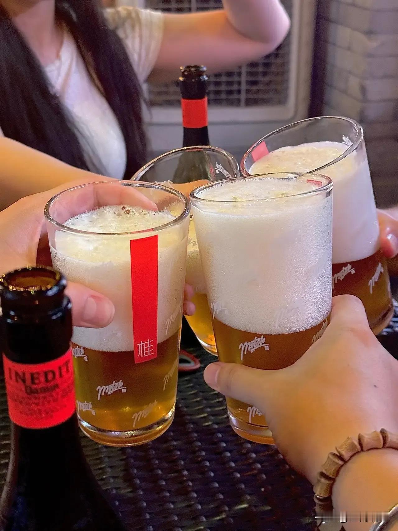 18岁少女酒店惊魂夜：一场意外引发的120万索赔，法院判决让人深思！
那本该是一