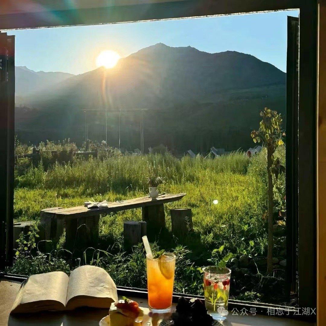 人生是一场漫长的旅行，我们既要享受旅途中的美景，也要享受跋山涉水的疲惫，只有这样
