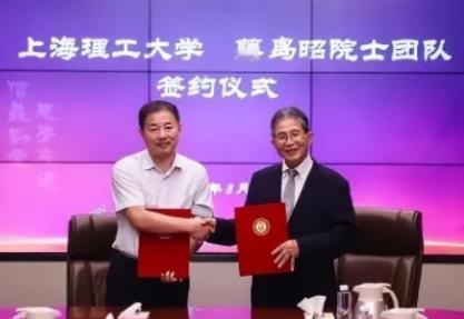 日本这次被气的够呛！他们的顶级科学家藤岛昭，居然带着核心技术连夜组团投向中国，他