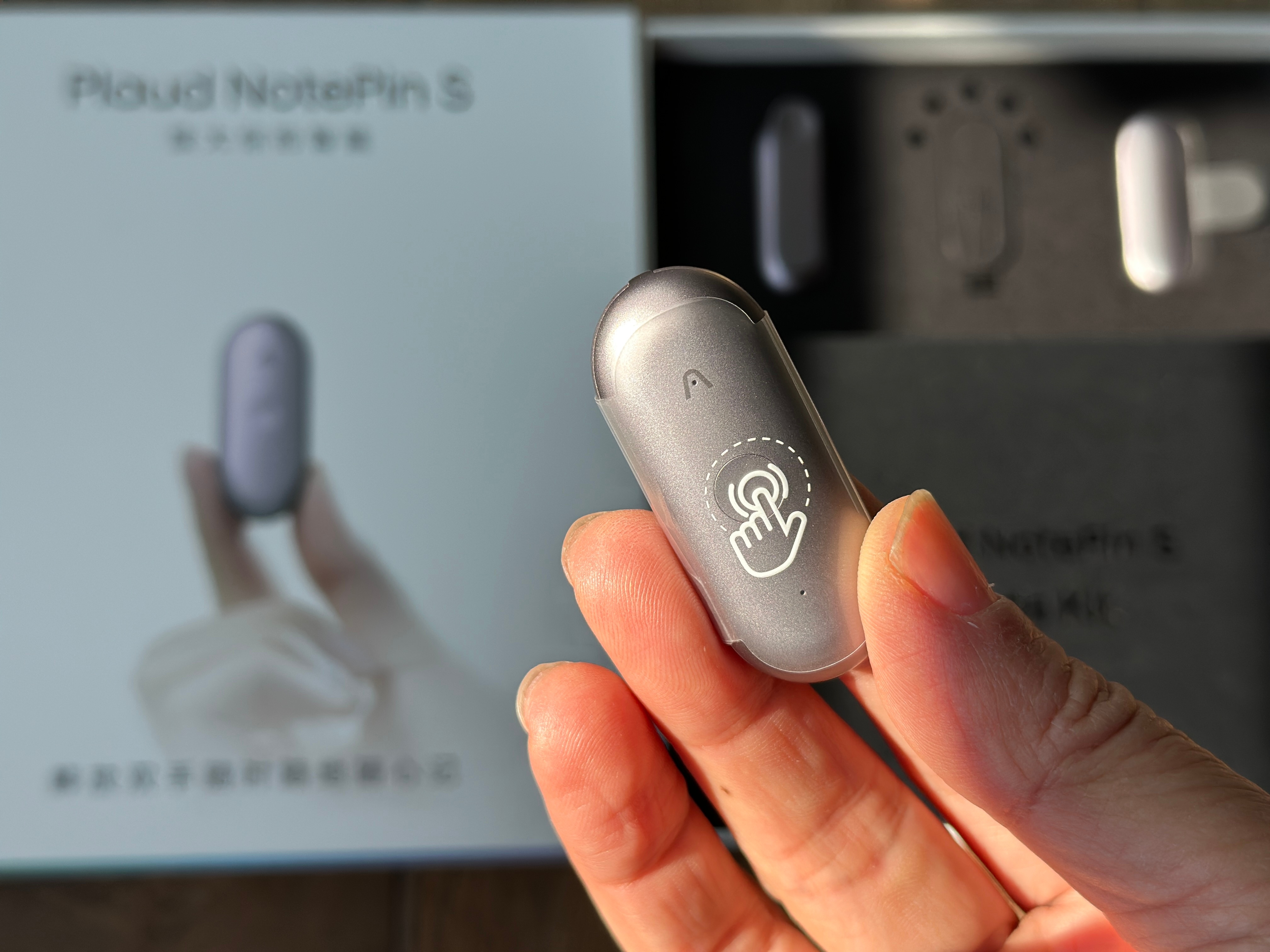 最近收到几样好东西，分享给大家。这个银色的糖豆其实是个录音笔。不仅能全文整理出文