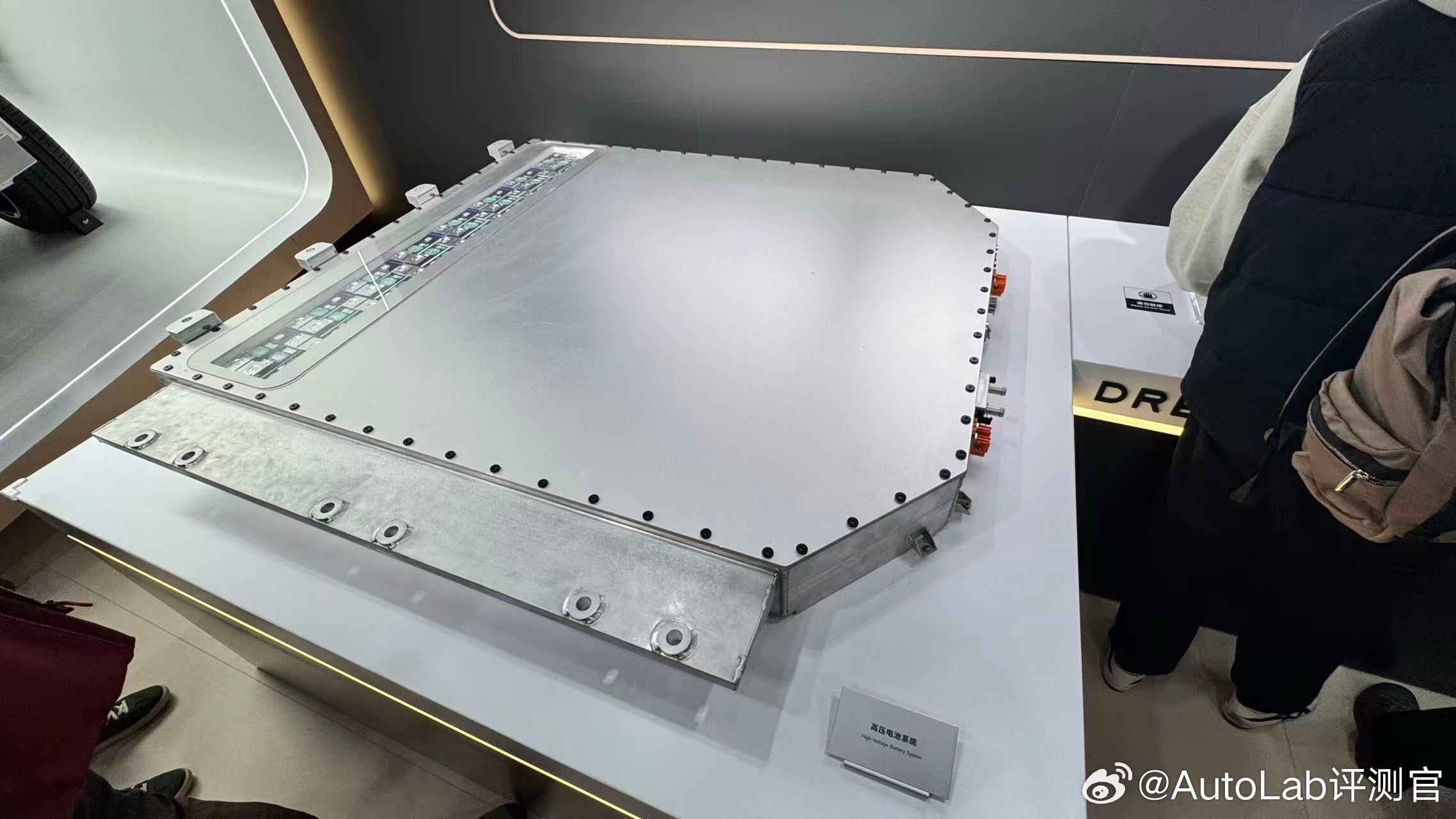 除了固态电池，追觅还发布了在智能底盘方面的相关技术，干货还挺多。官方对星空天巡智