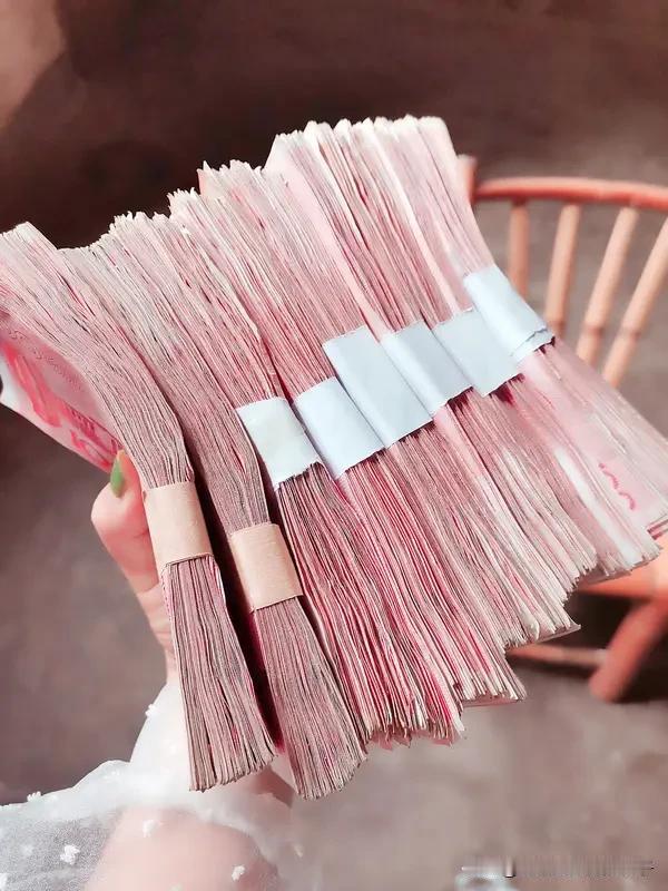 你有钱了想做什么 要是我有钱了，先定个小目标，比如有 2000 万。首先肯定不上