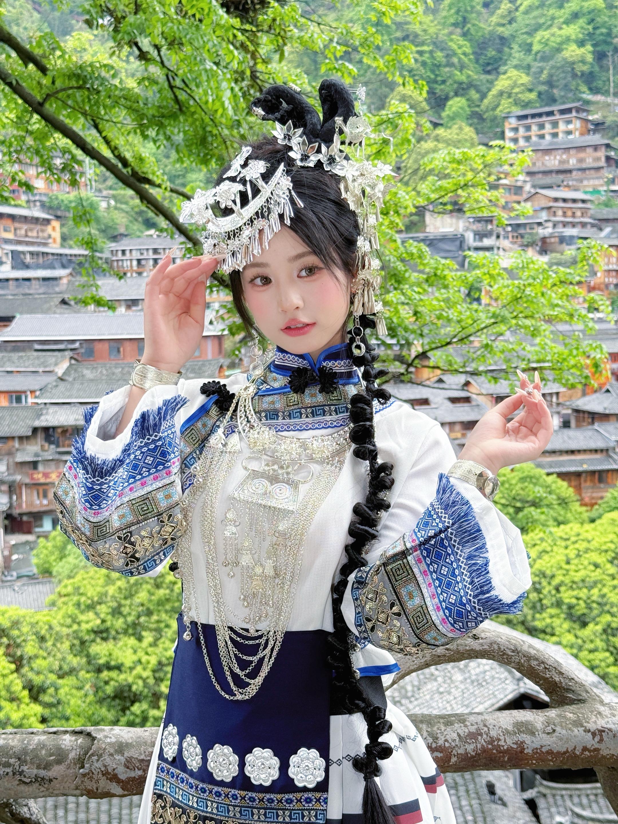 这样的苗疆少女妆造谁还没做。