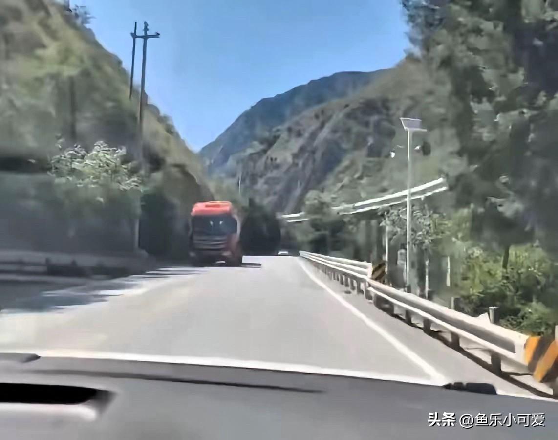 一车人全没了，真的是让全网人看的揪心！6月7日，高考第一天，全网都是关于高考方面