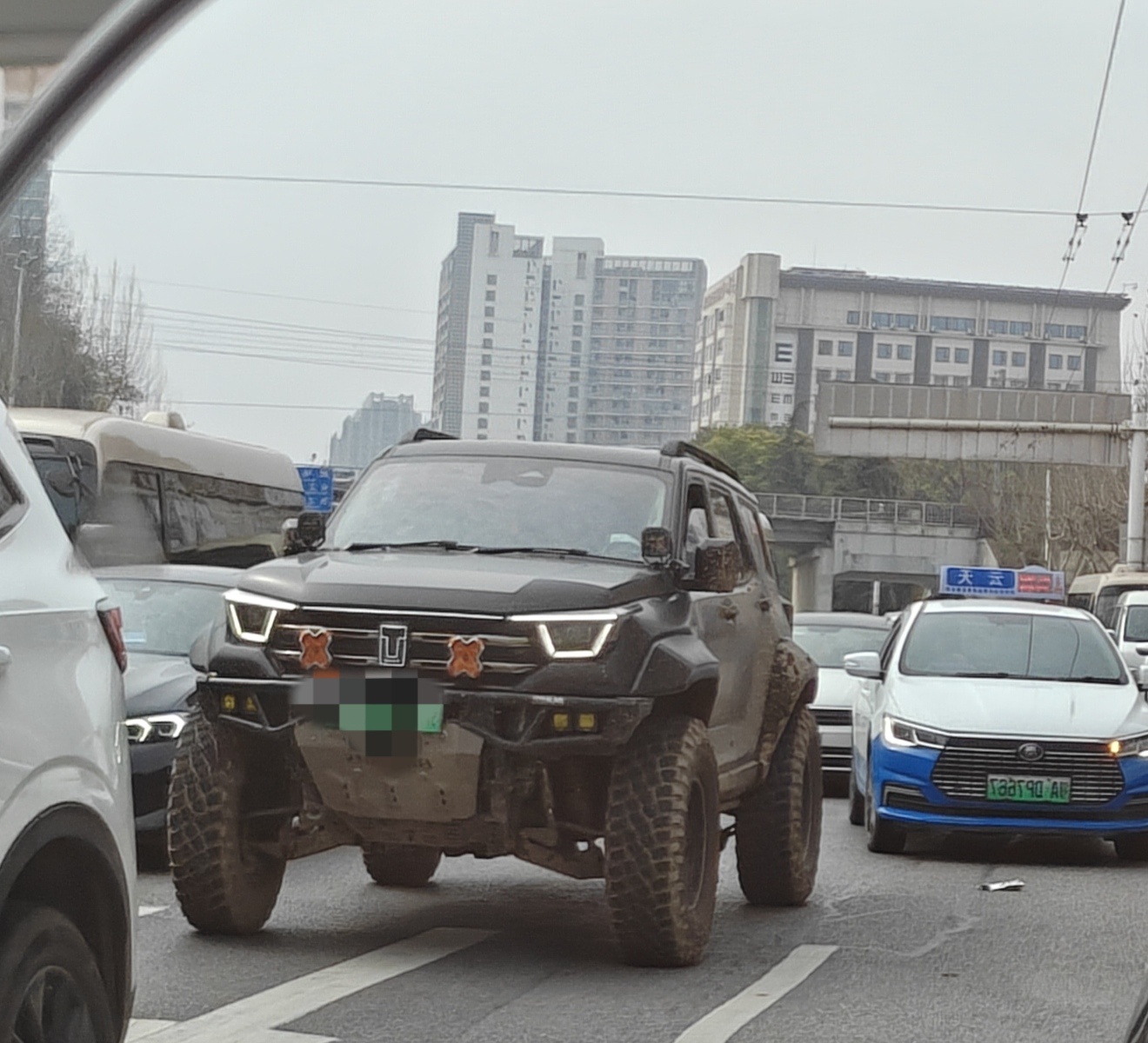 路上看到的坦克性感吗