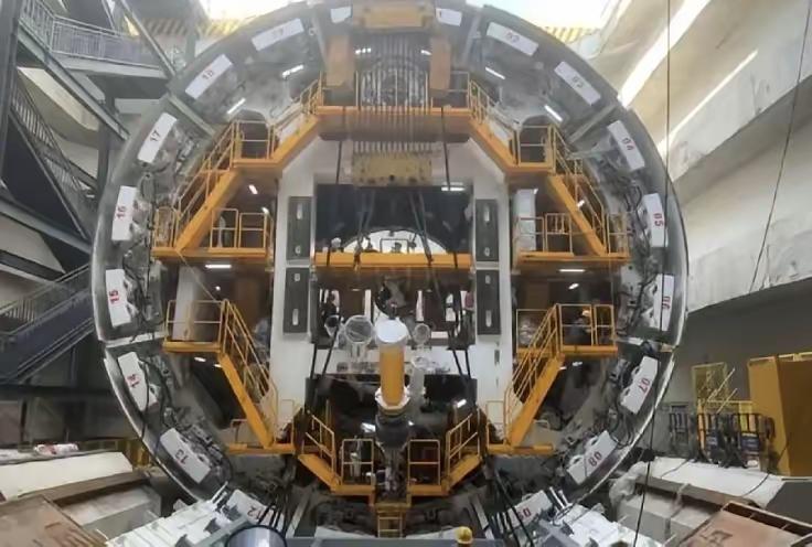 伊朗导弹为什么打不完？伊朗伊斯兰革命卫队空天军前司令阿米尔·阿里·哈吉扎德曾表示