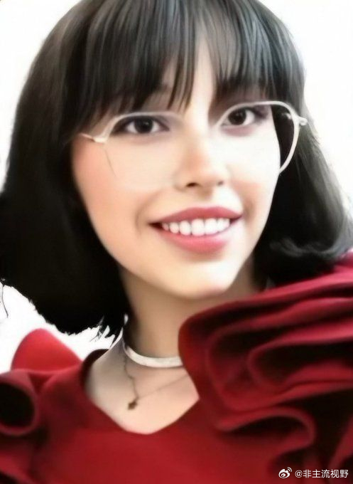 这个伊朗女孩叫做Yalda Mohammadkhani，年轻16岁，花季得不能再