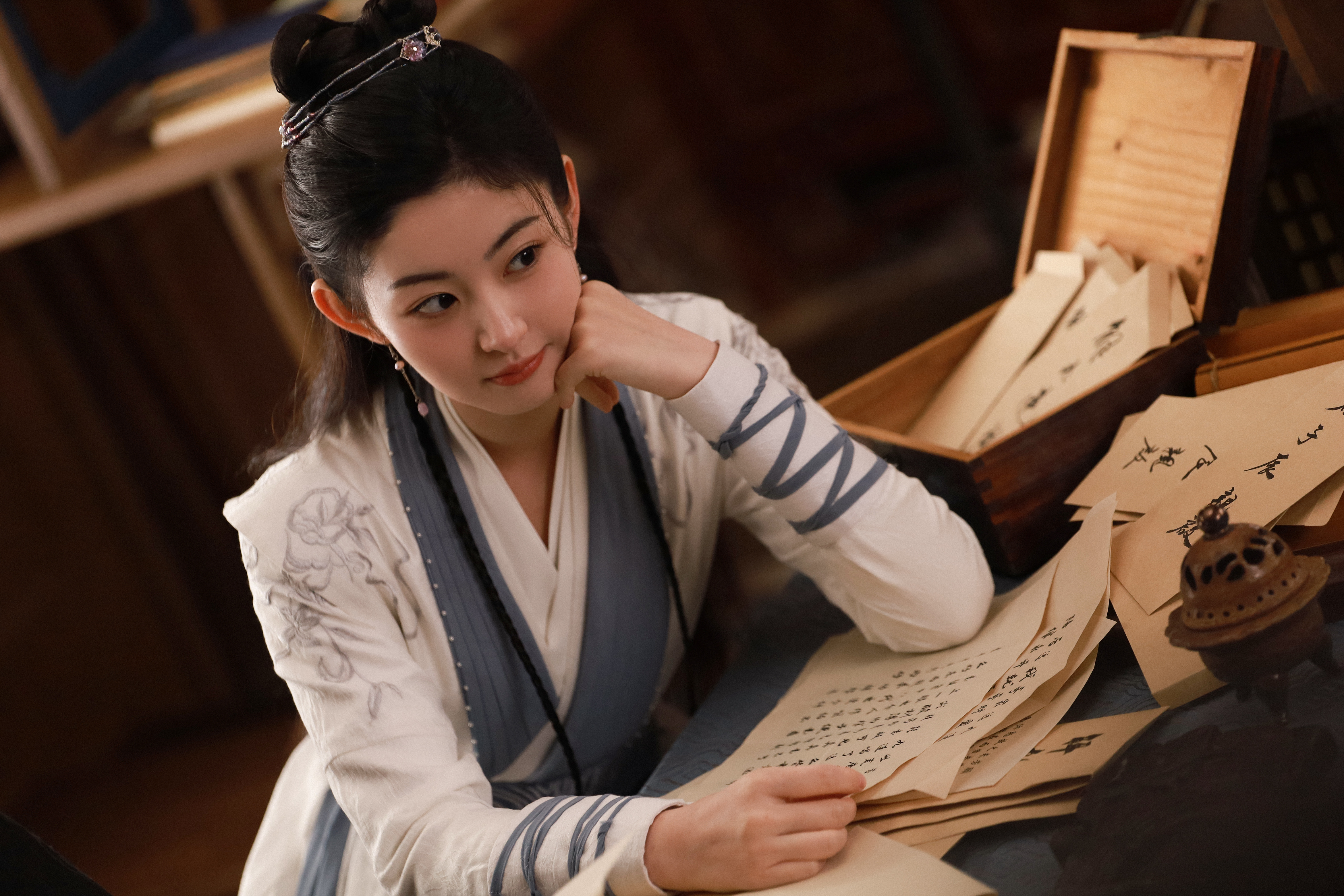 #赵晴新剧钓系小白花女主#赵晴新剧探晴安开播啦！眼睛好漂亮啊妹妹，清纯漂亮小白花