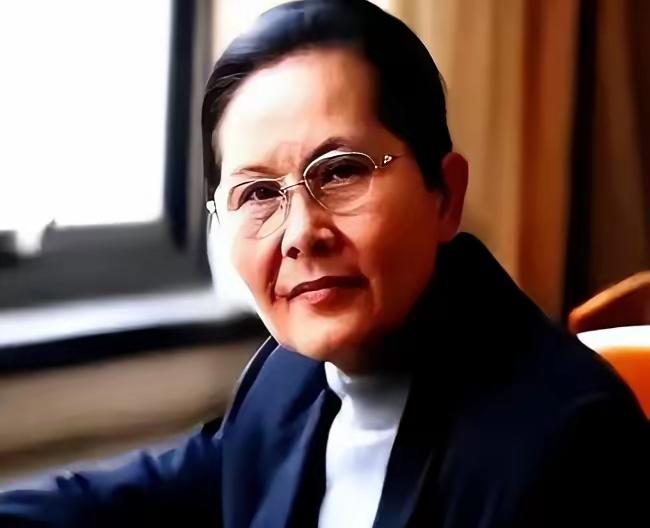 我国顶尖半导体教授李爱珍，申请中科院院士被淘汰，不料2007年，她竟然摇身一变成