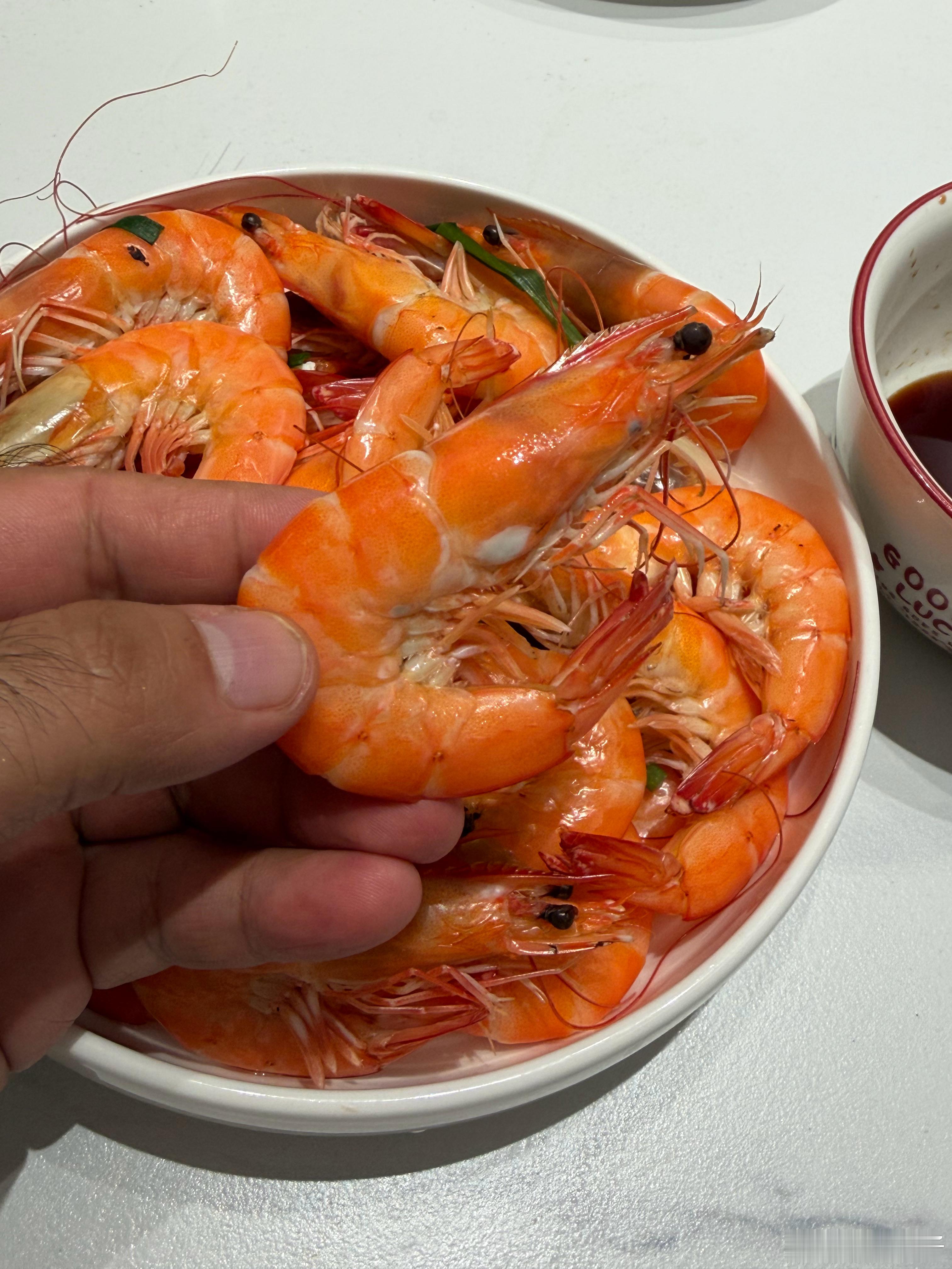 老婆说我最近伙食太差，给我整了一盘白灼虾，吃完再去走5公里