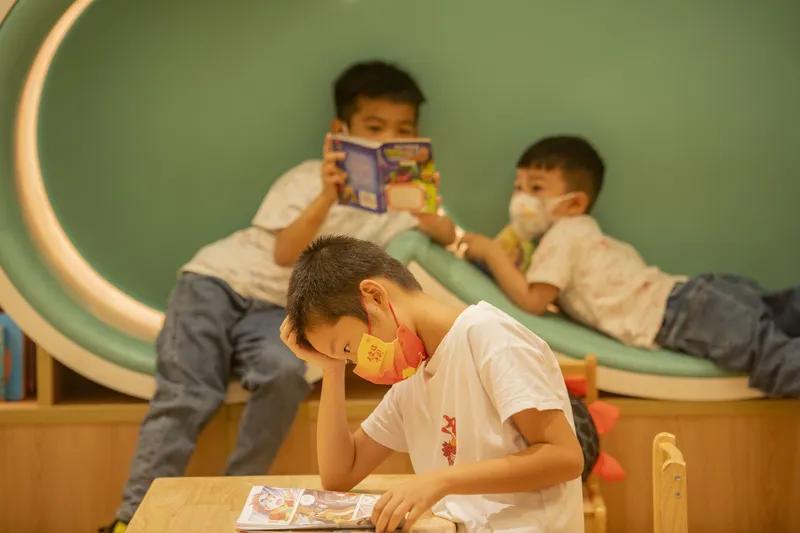 可能让部分学生产生依赖心理，总想通过复读解决问题。父母复读压力 高中生厌学